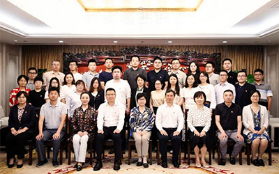 ����ע�f(xi��)�hί����ӛ�������u(p��ng)�f(xi��)��(hu��)�L(zh��ng)��Ľ��һ���W�R��(li��n)�{(di��o)��ָ��(d��o)�hʷ�W(xu��)��(x��)�������v�h�n